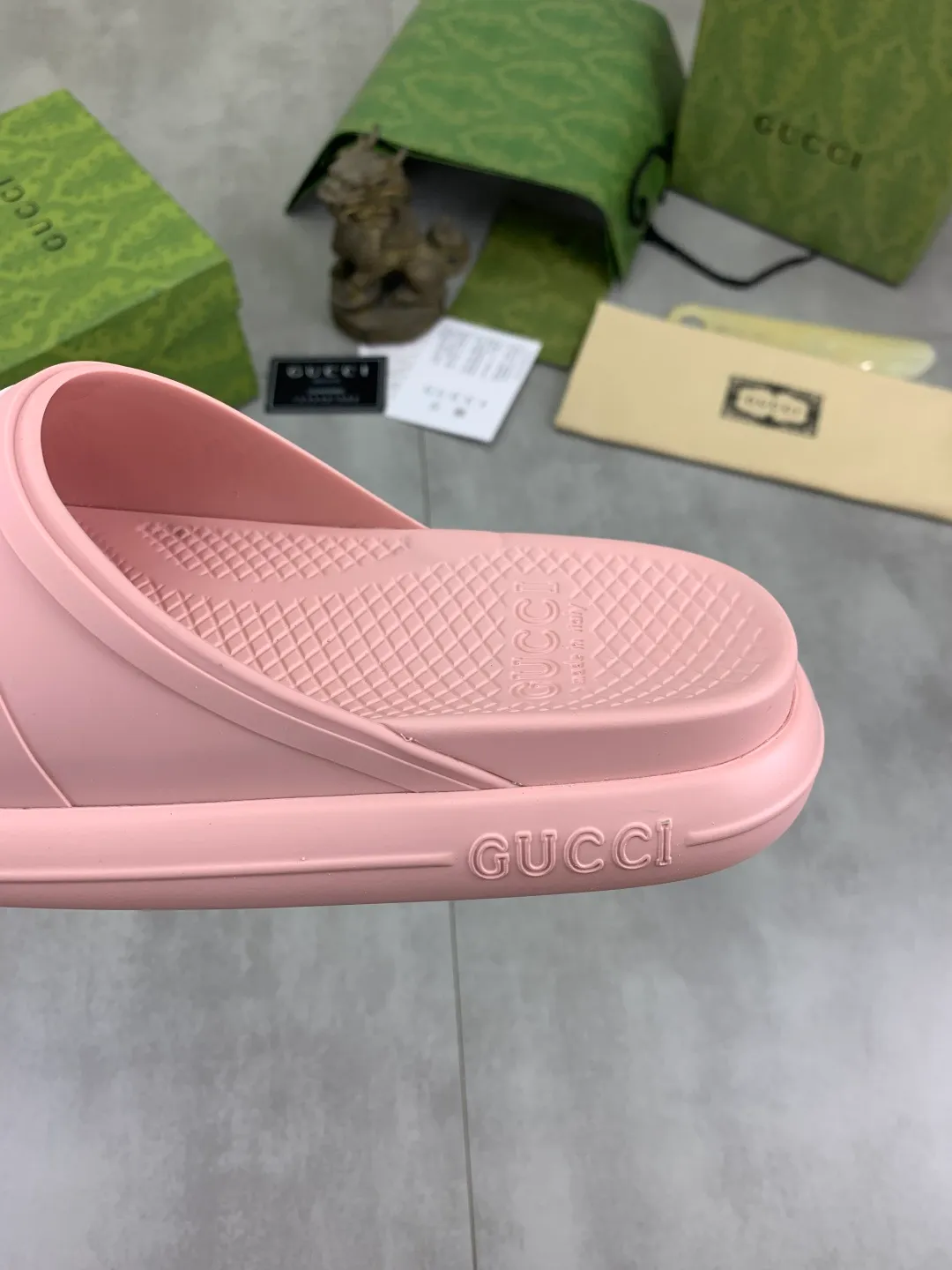Men's Men's Shoes 💰P300💰[New Style] High Version 🎁🎁🎁 GUCCI New Year of the Snake casual slippers, original official website, perfect workmanship, transmitting a kind of noble luxury, sublimating its definition of luxury in Gucci's high-end extraordinary craftsmanship. Original Gucci double G combination outsole, code number: 35-46, complete package
